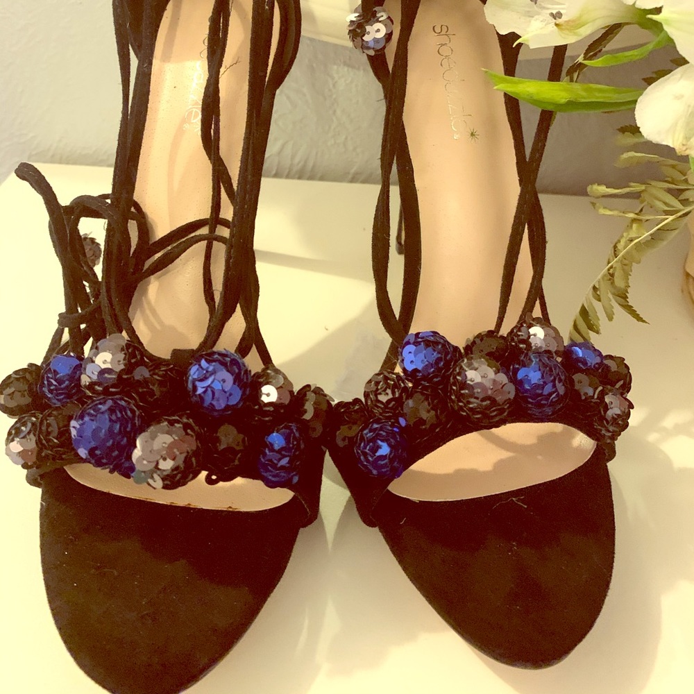 Shoedazzle* lace up heels